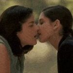 Sarah Michelle Geller and Selma Blair in Cruel Intentions