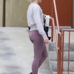 Kristen Bell’s perfect, sweaty bubble butt in yoga pants after a workout