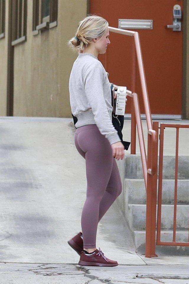 Kristen Bell’s perfect, sweaty bubble butt in yoga pants after a workout