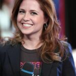 Imagine shooting a nice creamy load all over Jenna Fischer’s face
