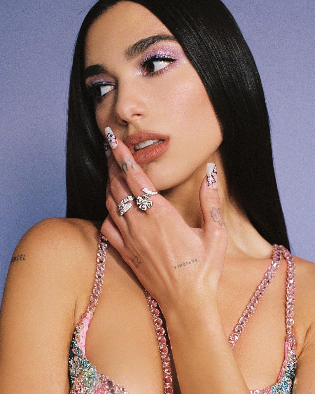 Dua Lipa has a face made to be fucked.