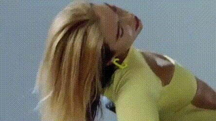 I bet the director makes Dua lipa to do all these horny moves to use it as a fap material later... What a legend.