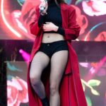 I want to worship Dua Lipa’s legs and ass constantly