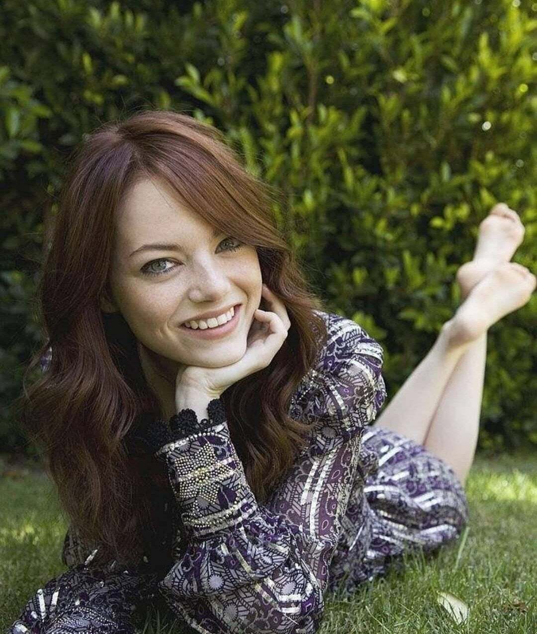 I love jizzing over Emma Stone's feet