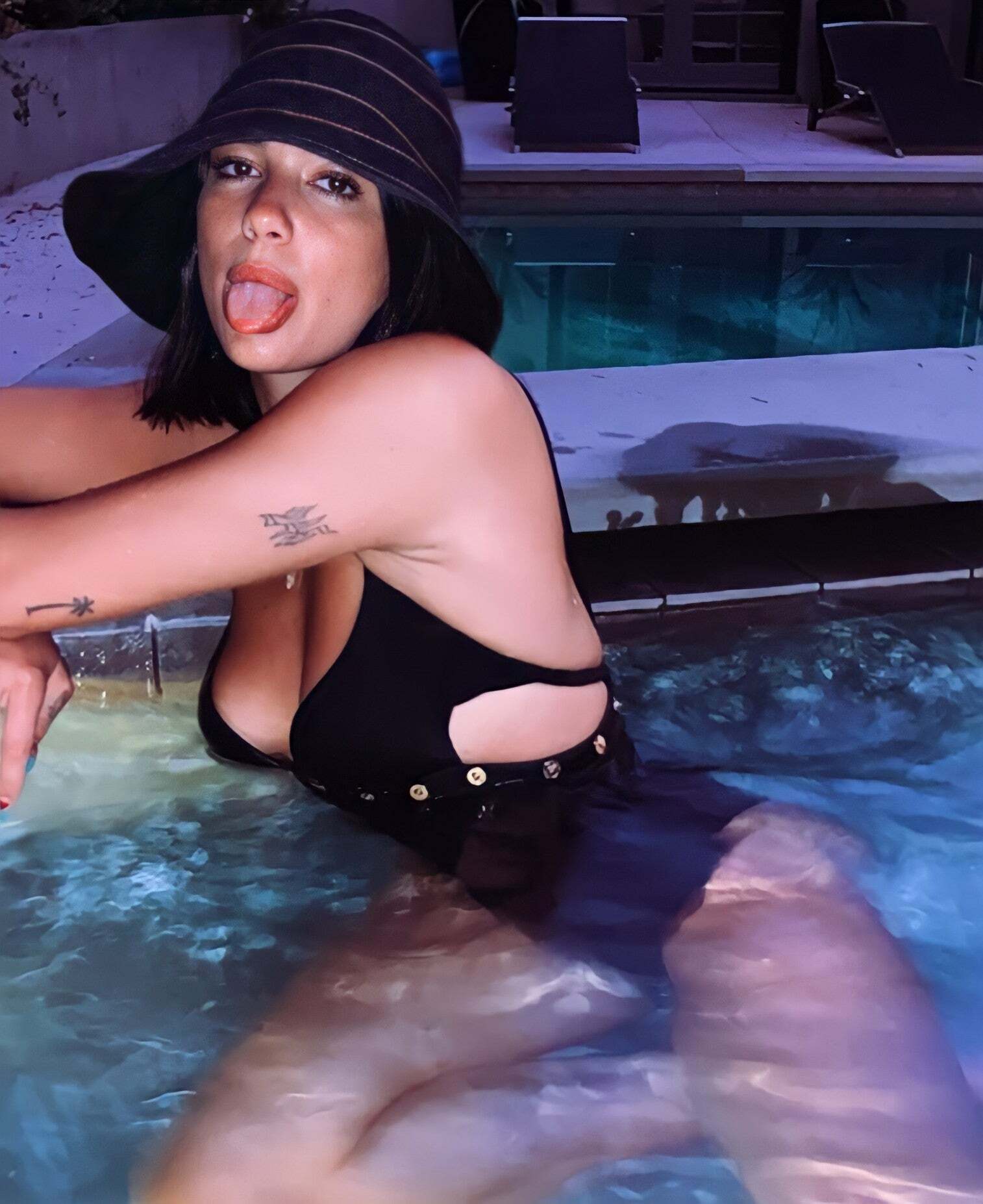 Dua lipa fun in pool..