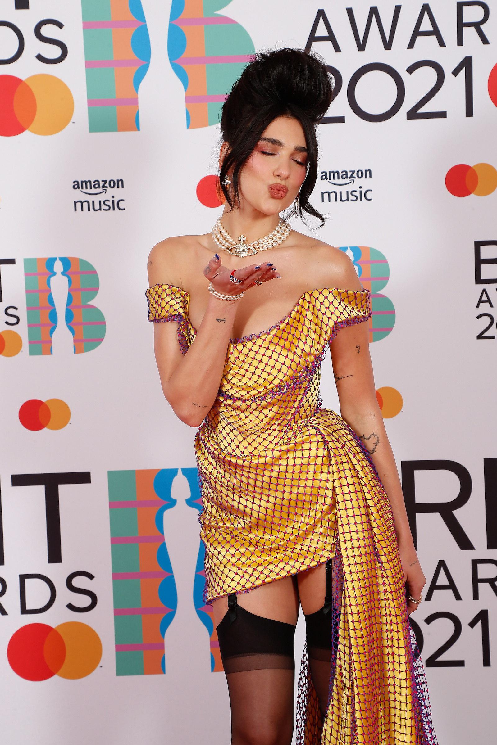 I had never jerked to Dua Lipa before... Until this outfit came up.