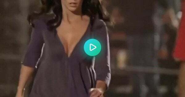 Jennifer Love Hewitt jiggle plots in The Ghost Whisperer