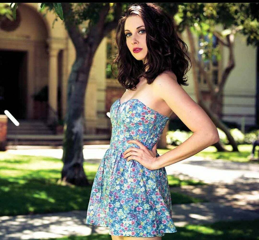 Who wouldn't want to fuck Alison Brie in a summer dress