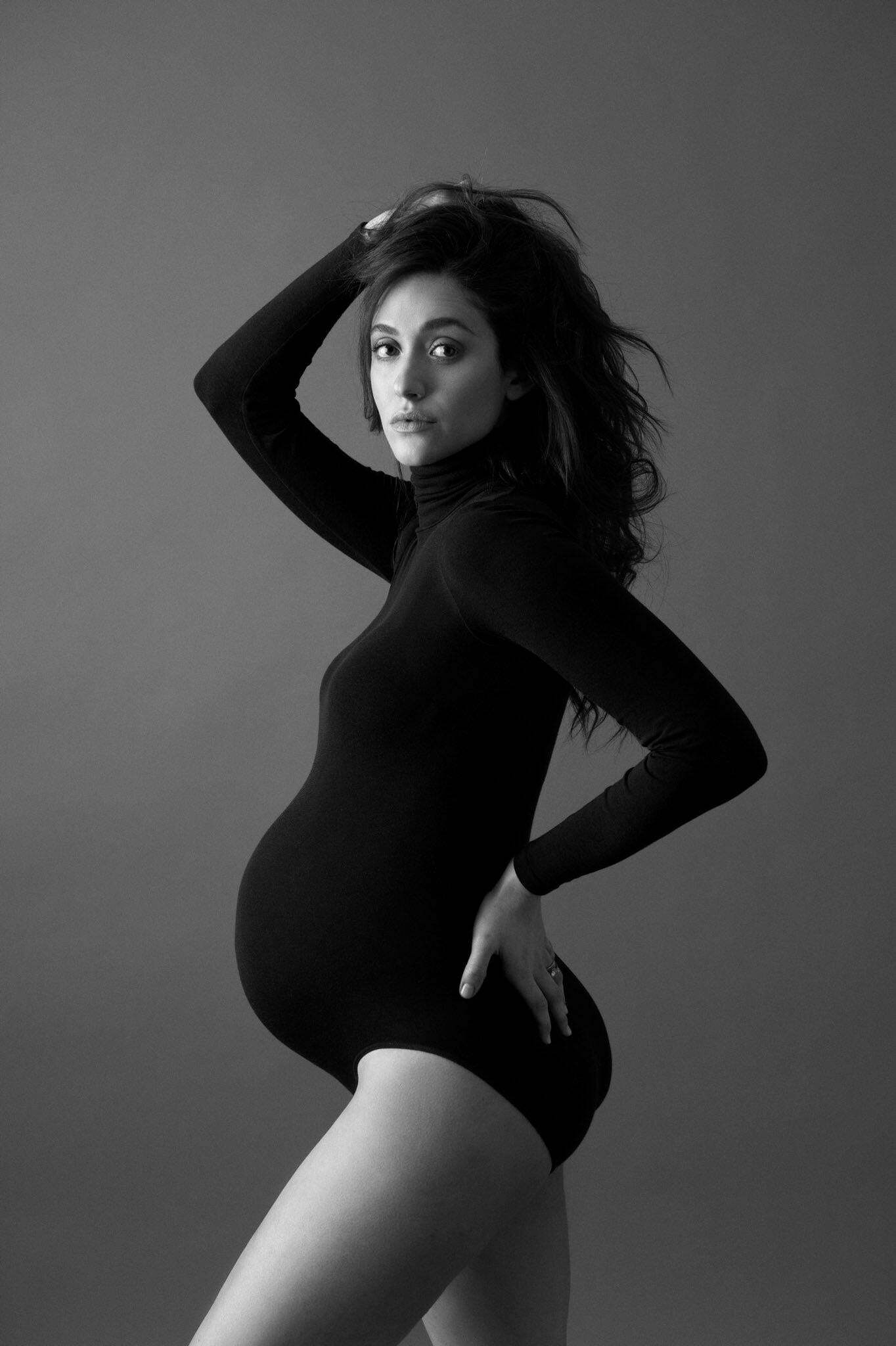 Pregnant Emmy Rossum is still sexy as fuck