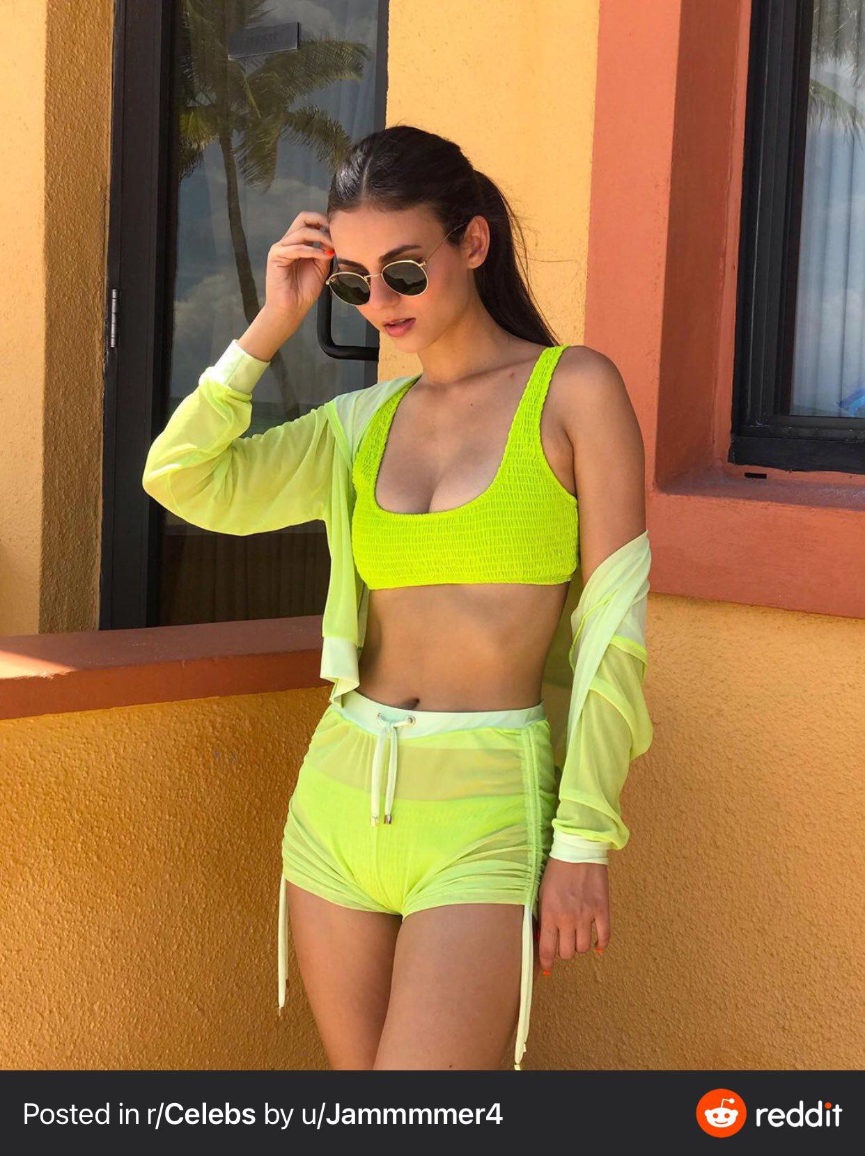 Victoria Justice makes me wanna drain my balls 🥵