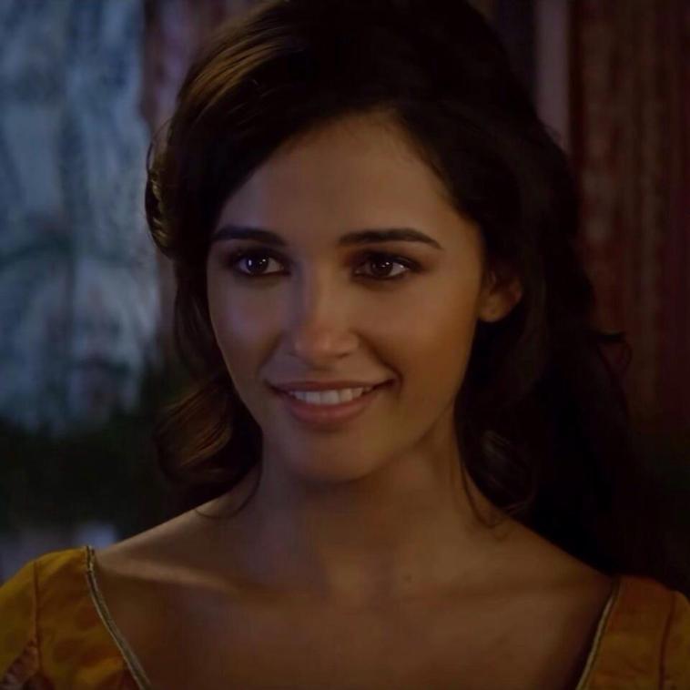 I keep it cumming for Naomi Scott