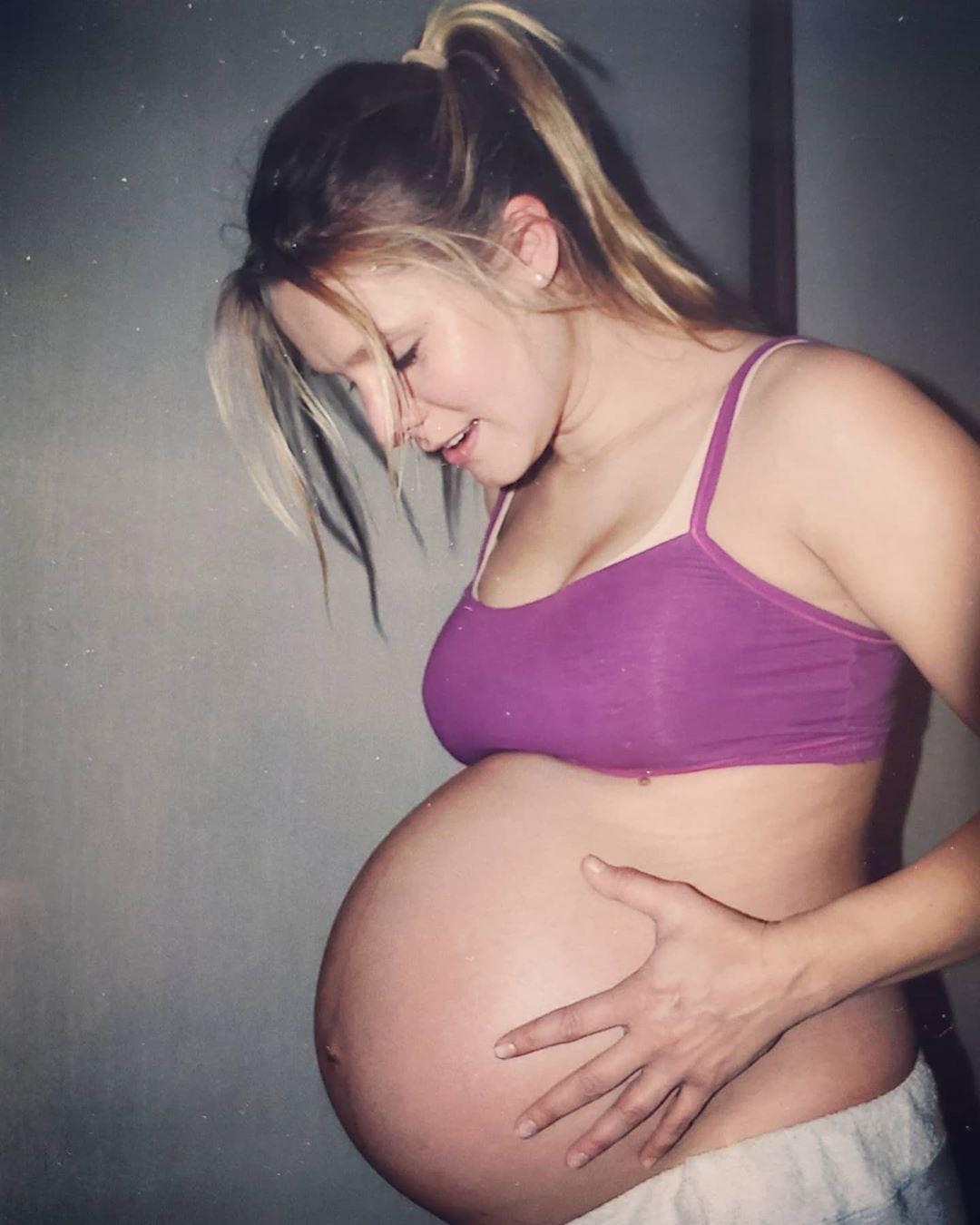 The once petite Kristen Bell knocked up