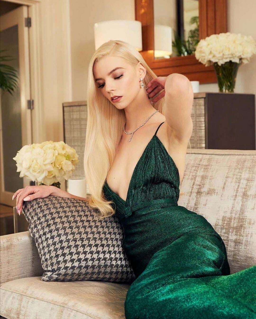 I imagine Anya Taylor-Joy has fucked a lot on that couch