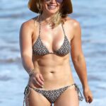 Getting spotted by bud’s mom at the beach... [Hilary Duff]