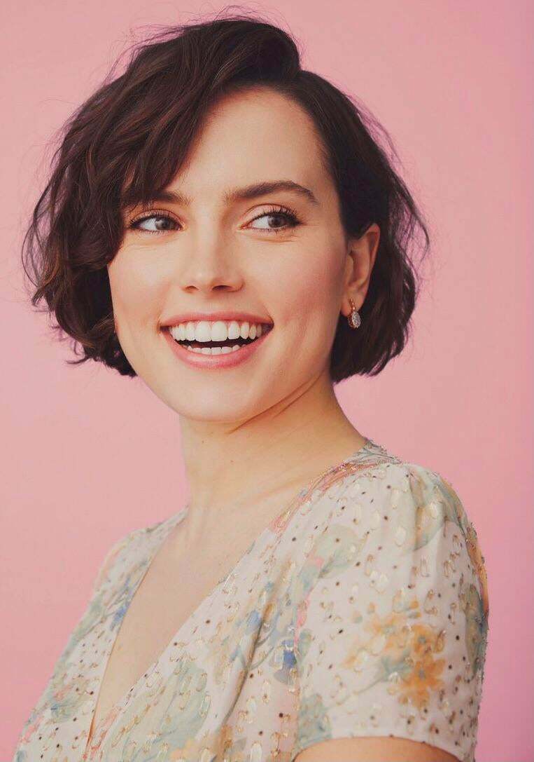 Daisy Ridley deserves a facefuck