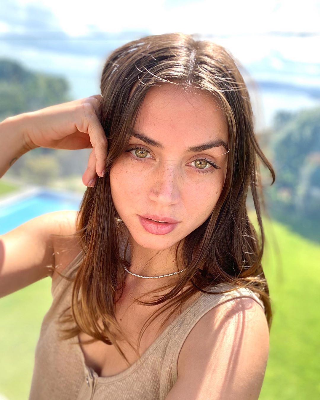 Let's all get together and jerk for Ana de Armas