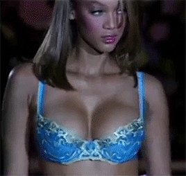 Midday jiggling action, thanks Tyra Banks