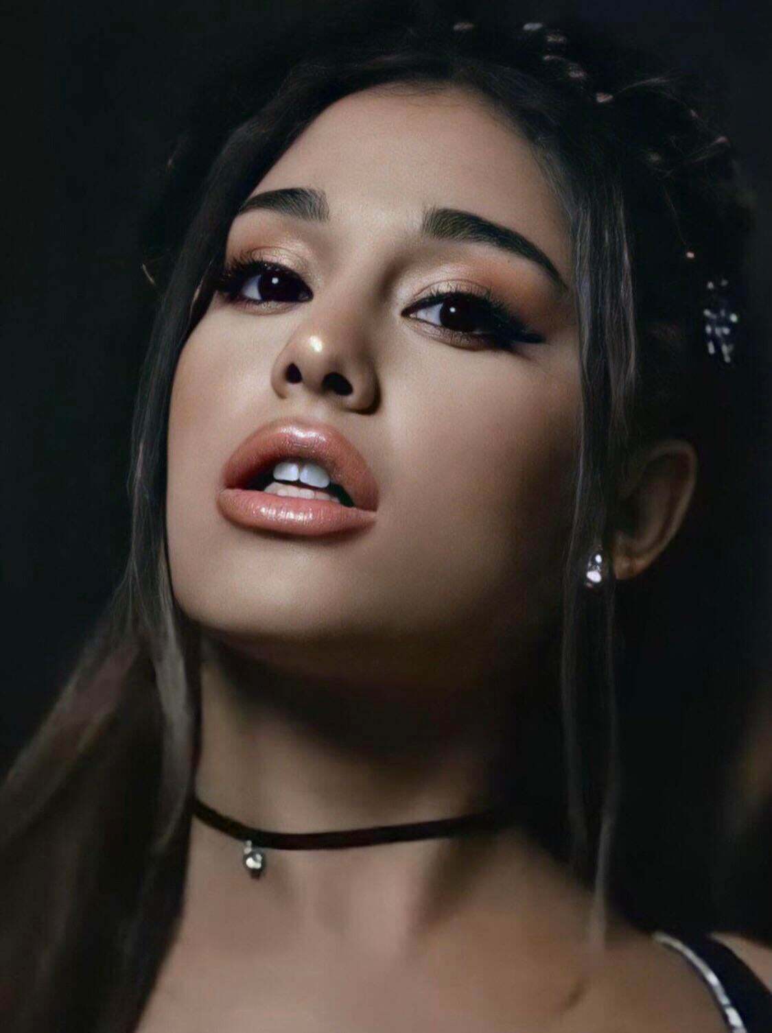 Looking to role play Ariana Grande for some buds