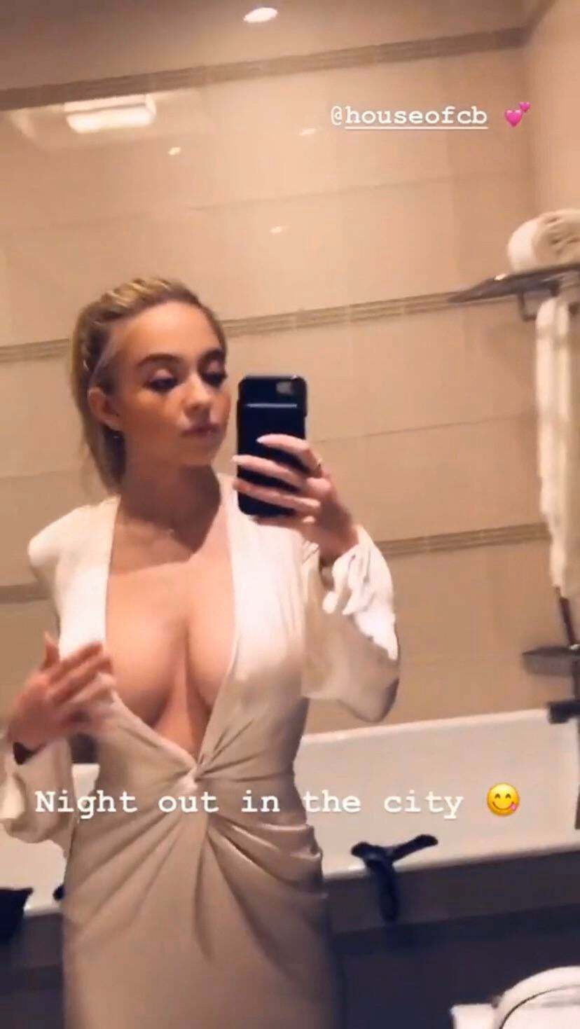 Sydney Sweeney showing off her fat tits