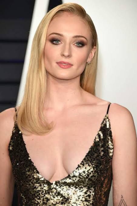 Sophie Turner’s got me hard rn.