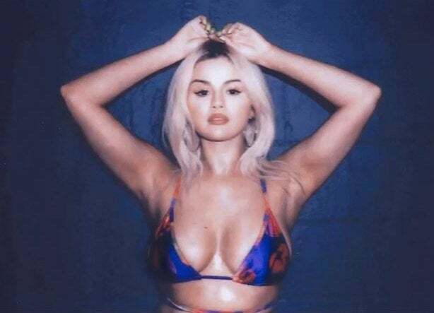 Last pic of blonde Selena Gomez