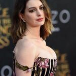 Anne Hathaway is such a milf