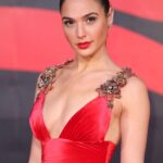 begging for Gal Gadot to let me cum!