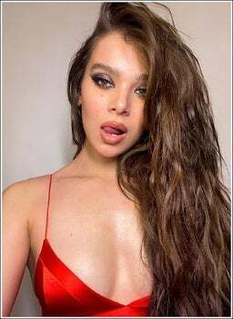 I wanna facefuck Hailee Steinfeld so badly anyone wanna join me?