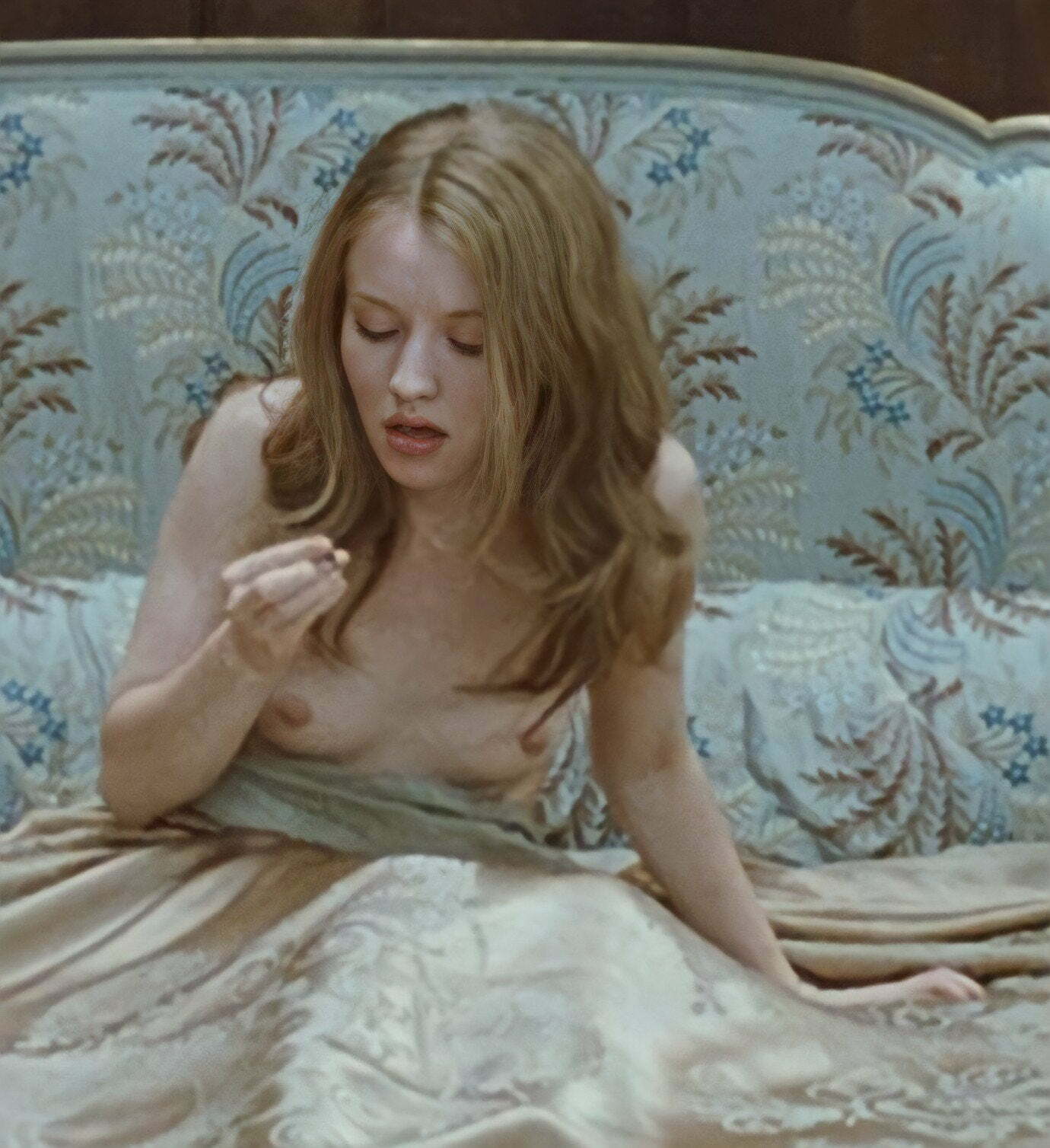 Emily Browning Nudes