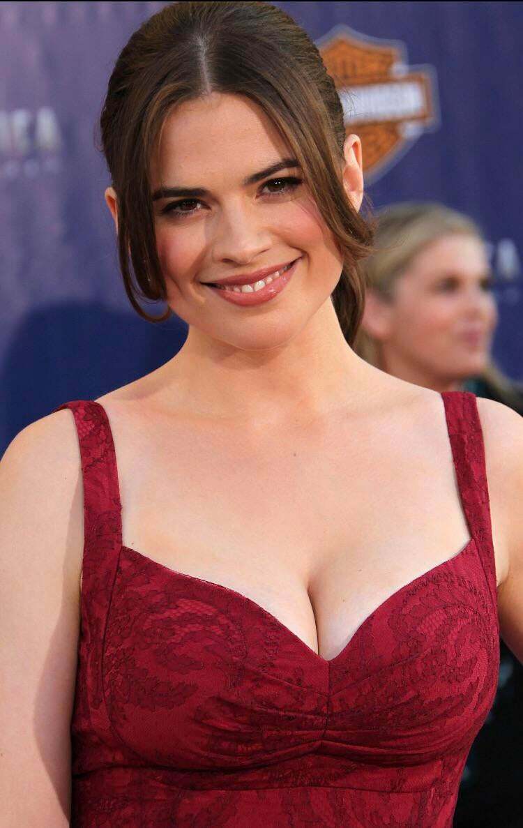 Hayley Atwell and her massive cleavage