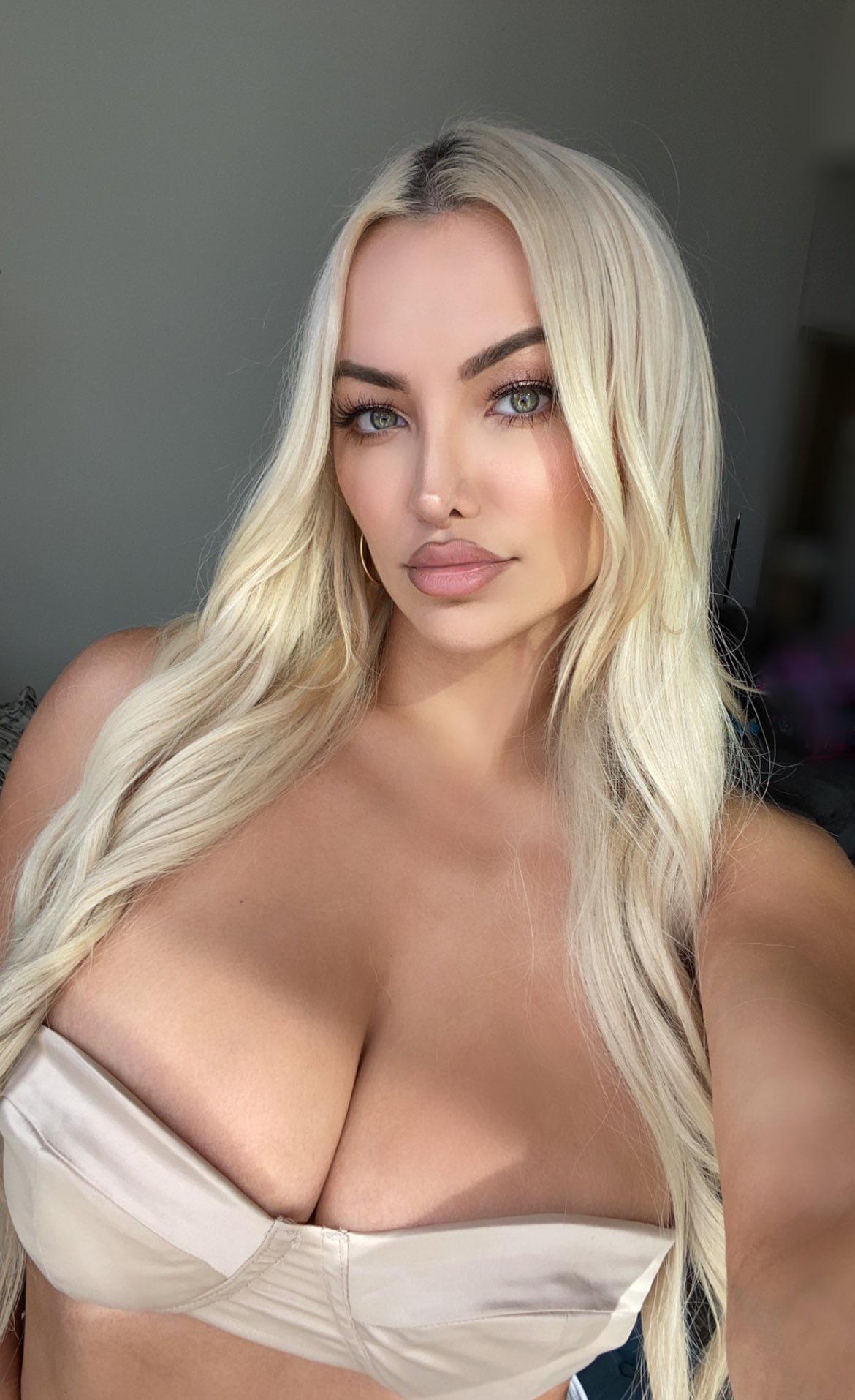 I understand why my dad is lusting for 😘 from Lindsey Pelas so much