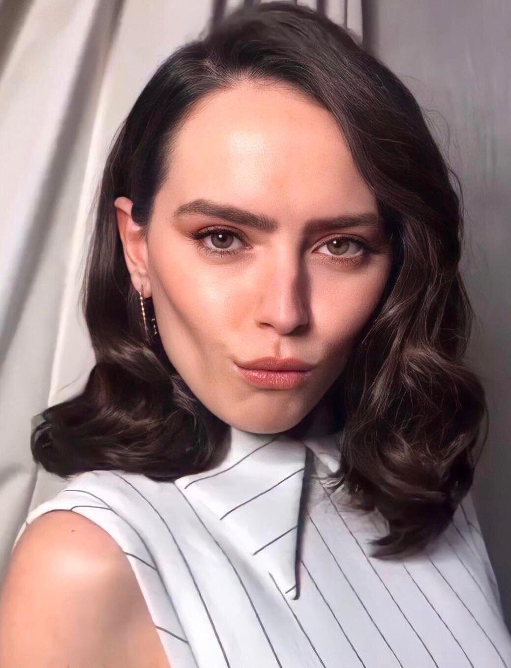 Id love to cover Daisy Ridley in cum