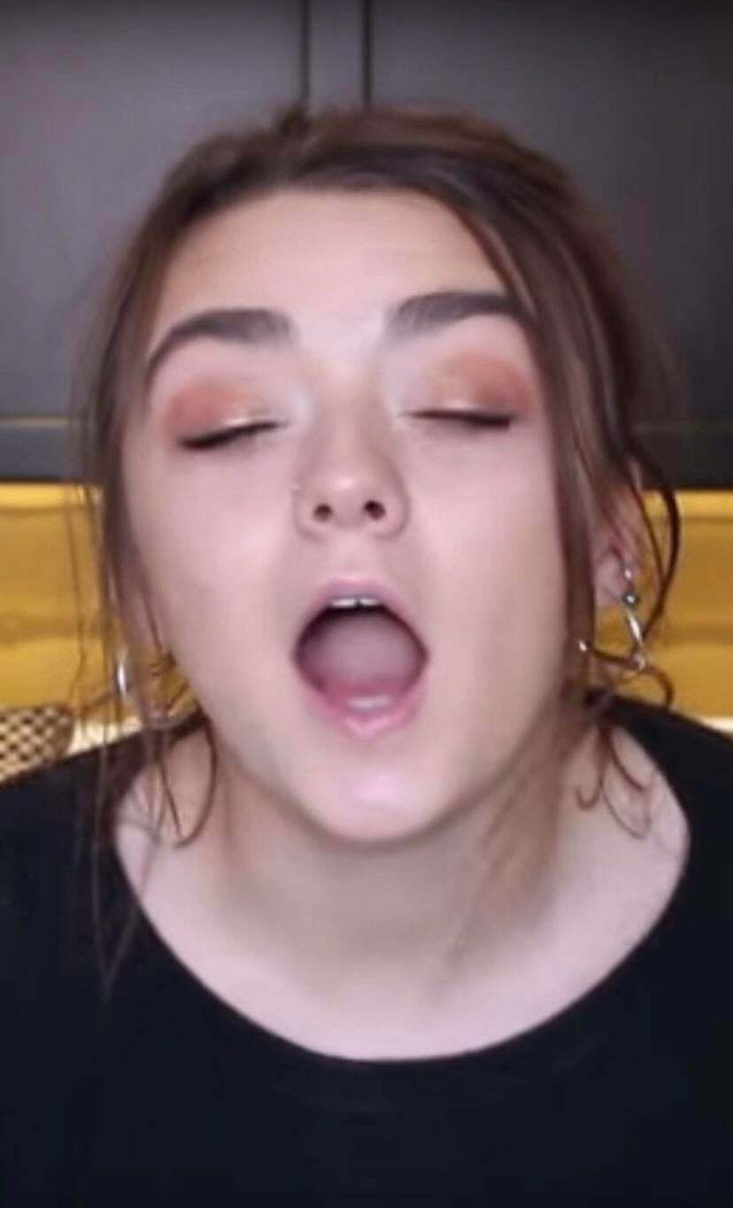 Id love to cum all over Maisie Williams face