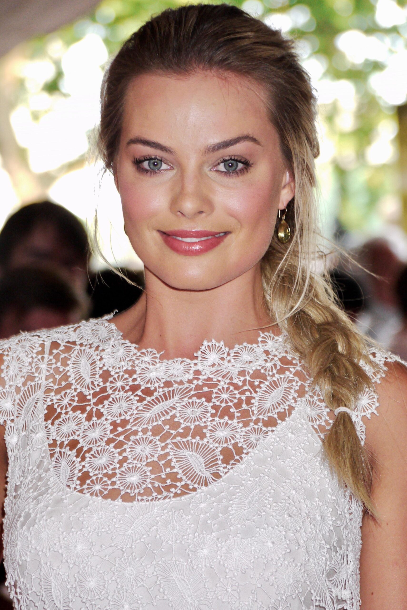 Idk what it is but something about Margot Robbie drives