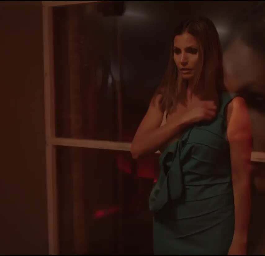 Charisma Carpenter plot in Bound