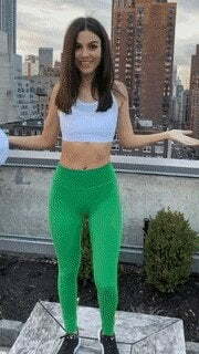 Victoria Justice showing off her toned ass