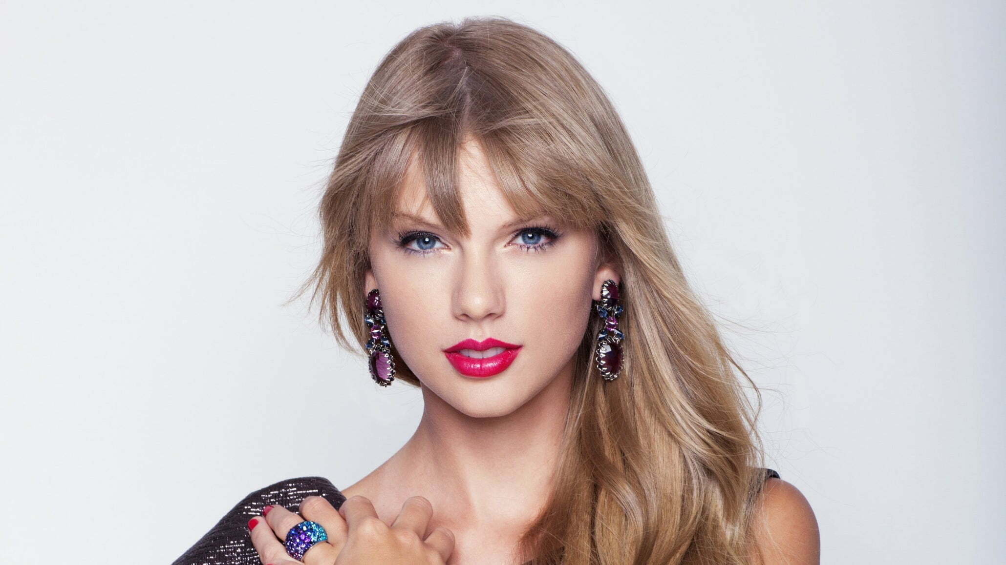 I want to shoot my load all over Taylor Swift's face