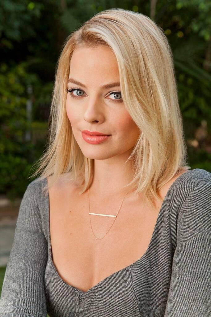 Would love to blow ropes all over Margot Robbie's gorgeous face