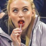 Sophie Turner sucking candy🤤🍆