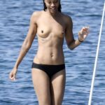 Zoe Saldana (Topless - MIC)