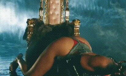 Rihanna's jiggling ass