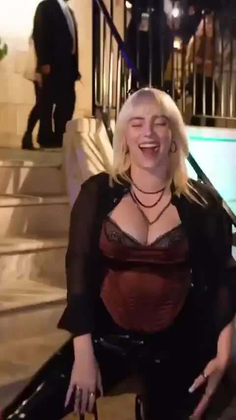 Billie Eilish bouncing