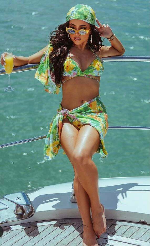 Becky G has me throbbing😍😍