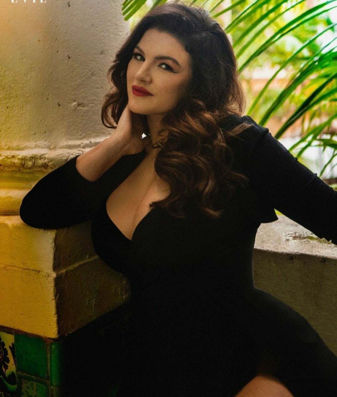 Gina Carano really has me rock hard for her big