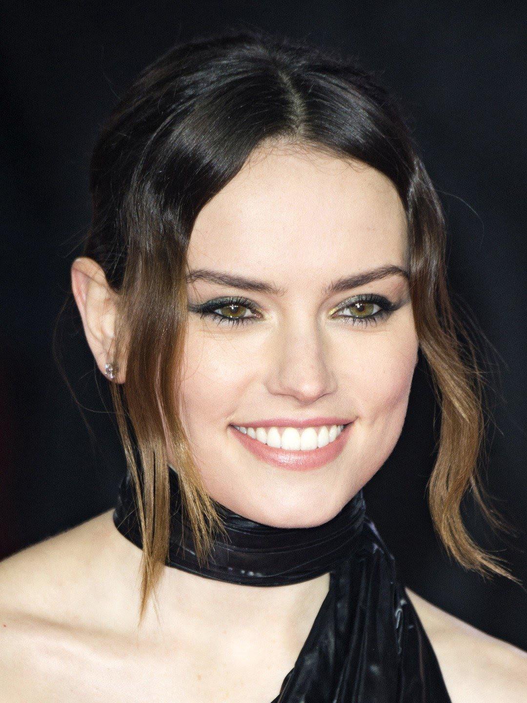 Daisy Ridley is insanely cute 😍😍