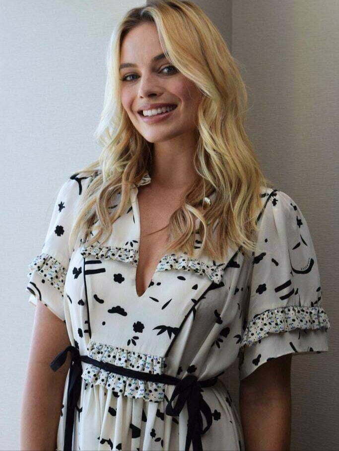 Margot Robbie Is Quickly Becoming A Favourite One Among My Latest JO Targets: Her Smile, Those Eyes, Her Hair... This Woman's Got It All, Including A Sexy, Petite Body That Makes Her The Harley Quinn We All Need.