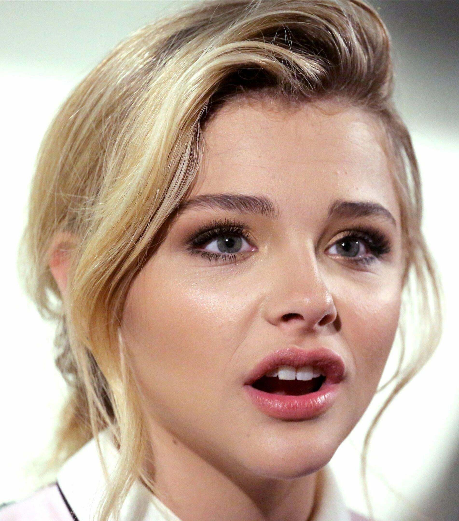 Chloe Grace Moretz has the most cum-worthy face of all time. Imagine how good it must feel to look into her eyes as you cum deep inside her tight pussy, and as you kiss that cute little nose. Snog those pink plump perfect cock sucker lips. 🤤😍