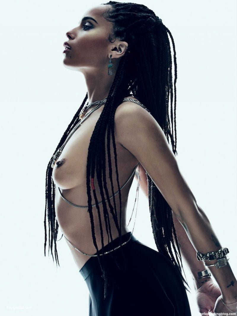 Zoe Kravitz Topless (5 Photos)