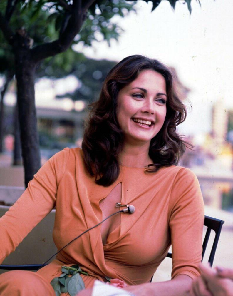 Interviewing milf Lynda Carter