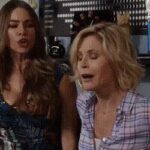 Sofia Vergara jiggling her plots in Modern Family